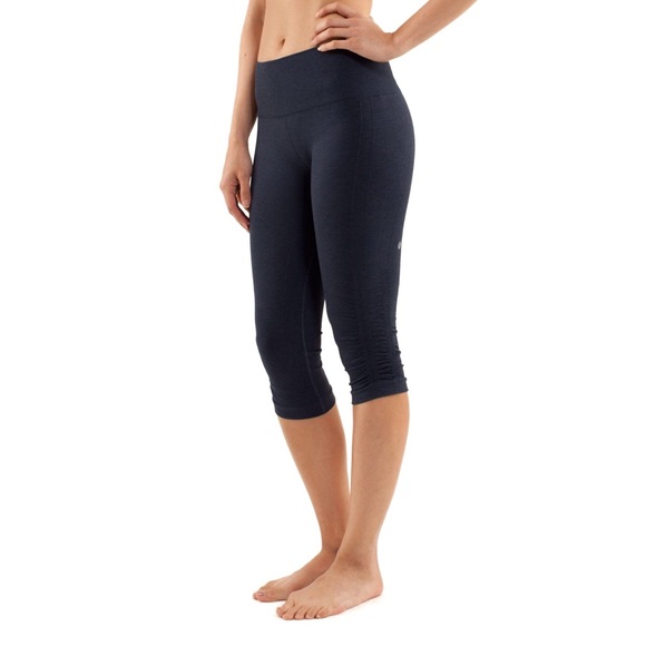 HOLD Lululemon In The Flow Inkwell Crop Leggings - Picture 2 of 8